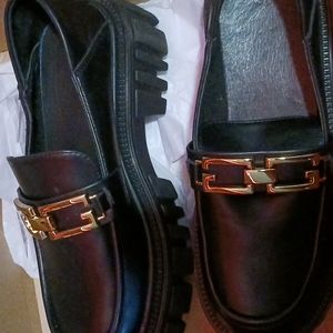 Leather loafers with chain